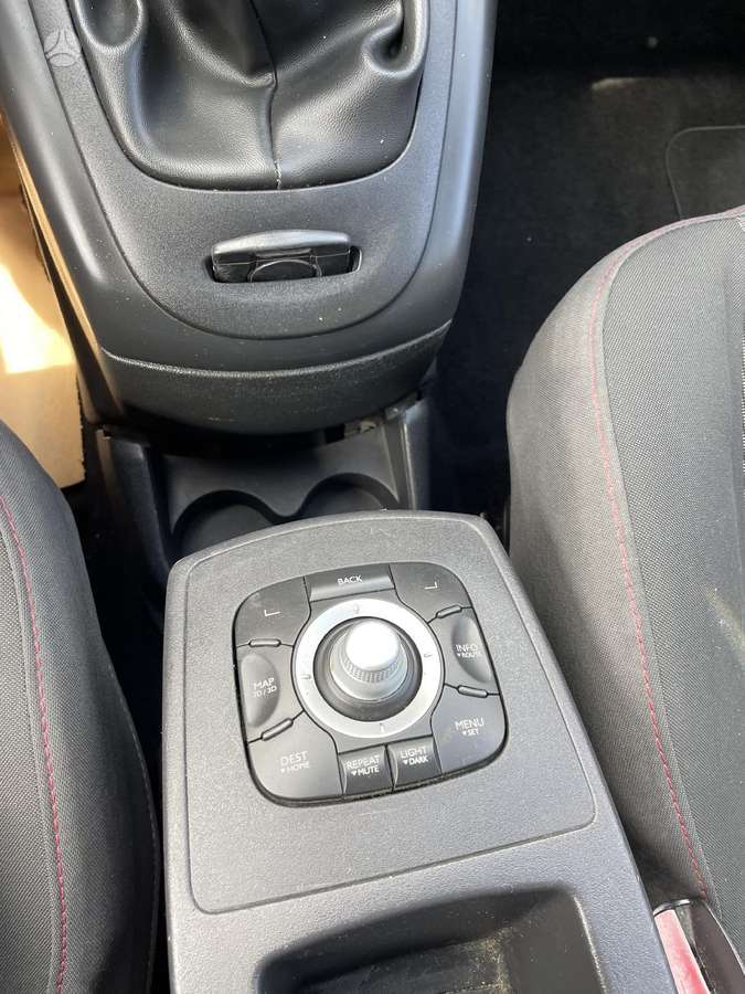 Renault Scenic 2013 — photo 23