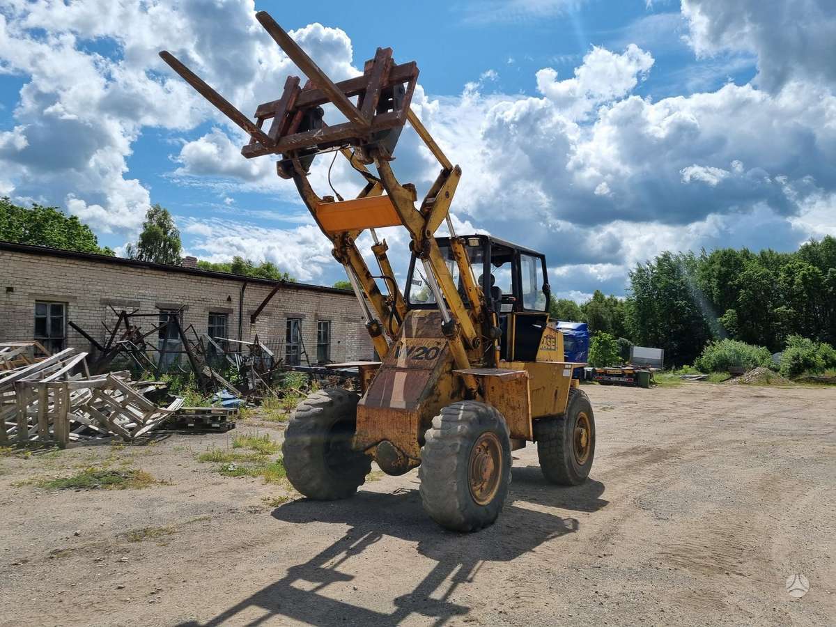 Case W20, self-propelled loaders