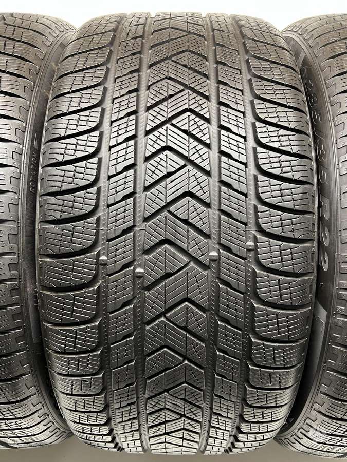 Pirelli Scorpion Winter 98% 2022m, winter 285/35 R22
