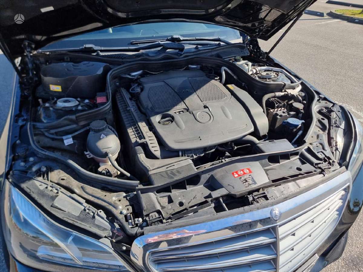 Mercedes-Benz E350, Седан