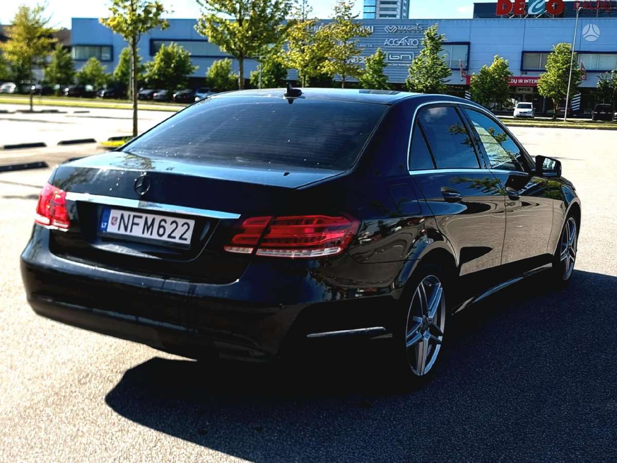 Mercedes-Benz E350, Седан