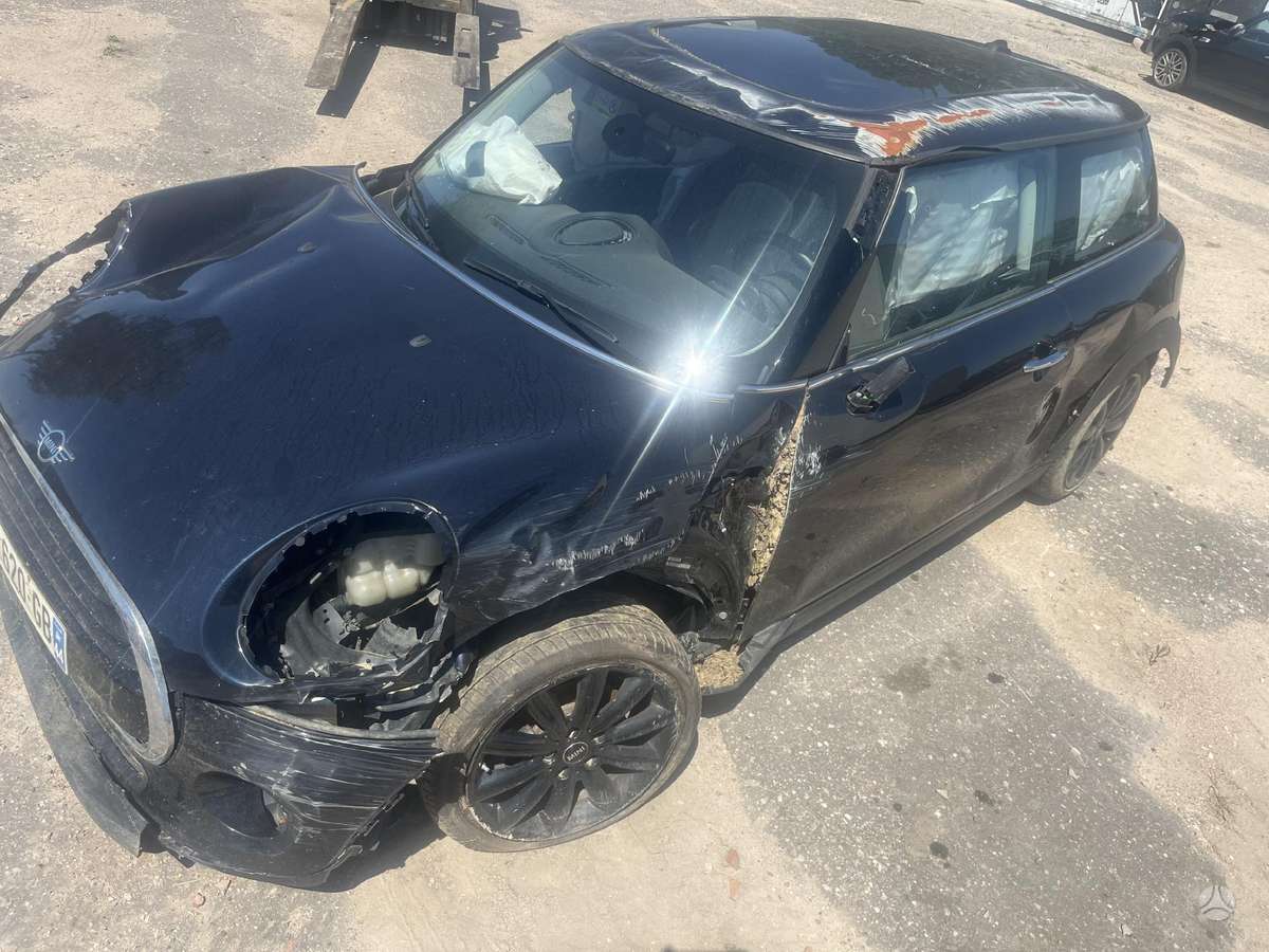 Mini Cooper for parts. Dalimis