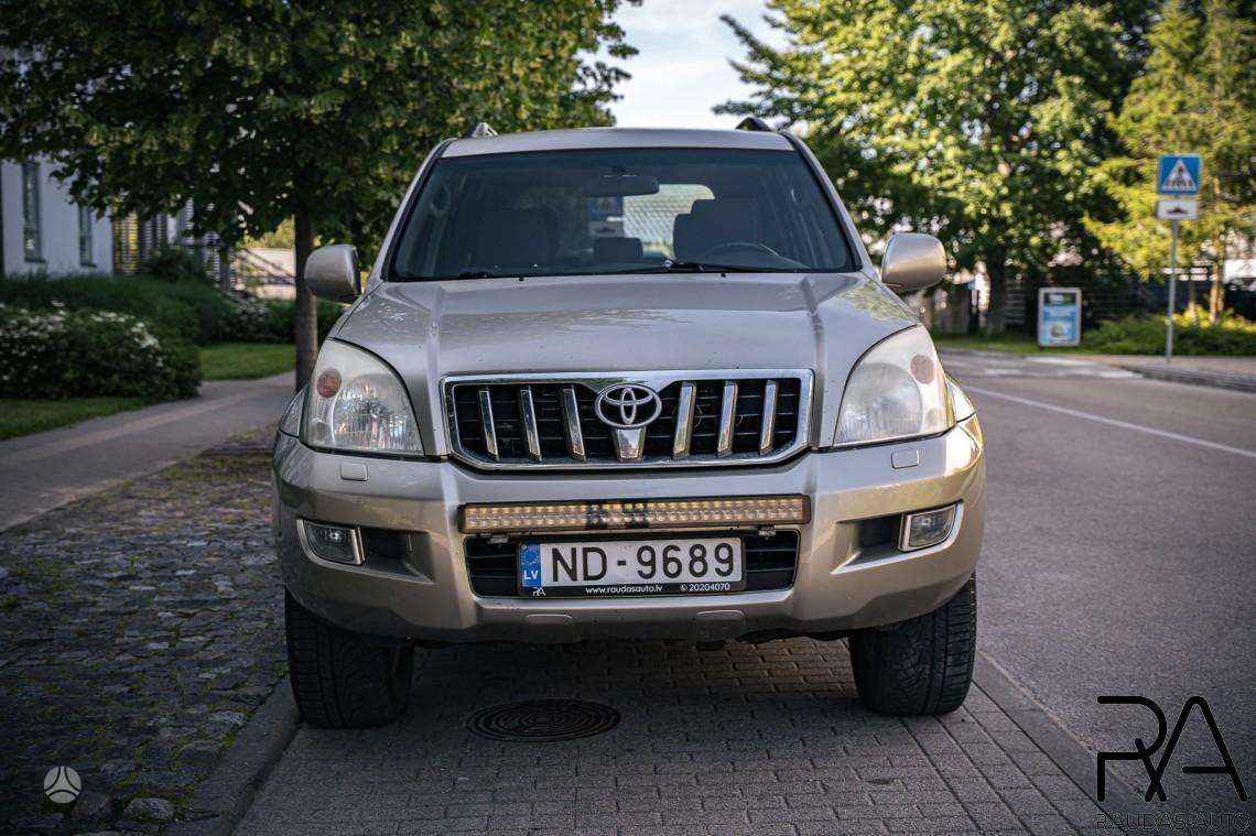 Toyota Land Cruiser - 2