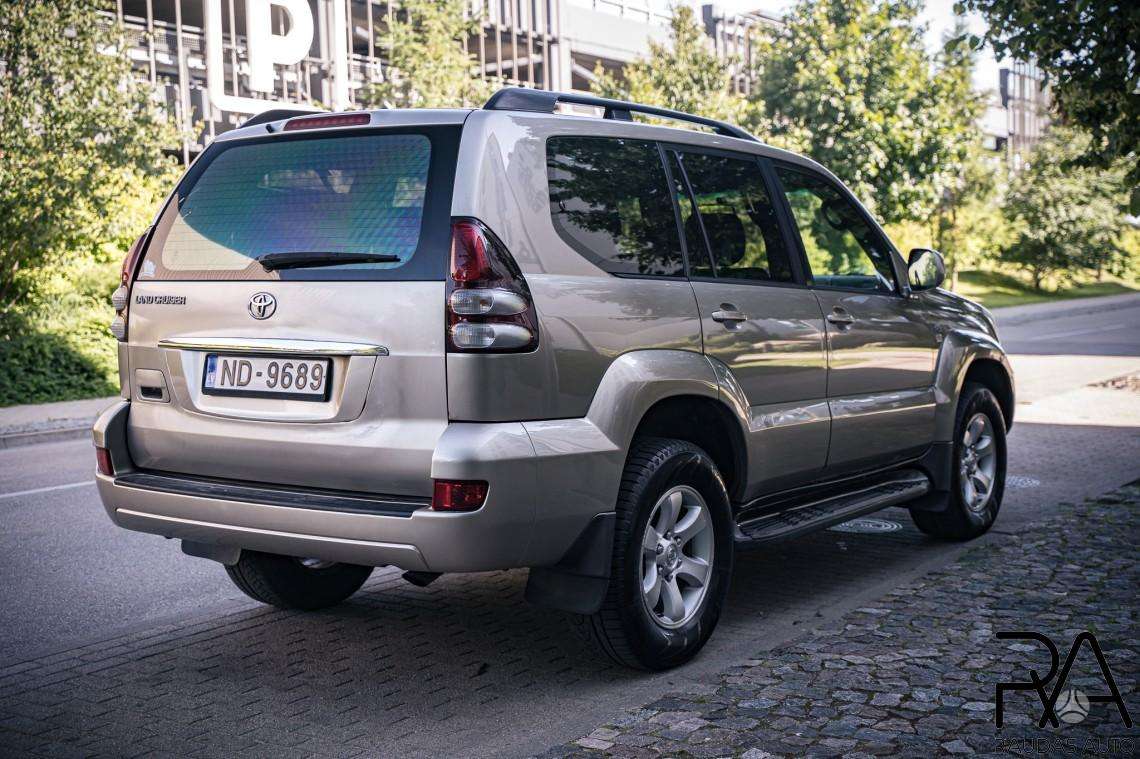 Toyota Land Cruiser - 4
