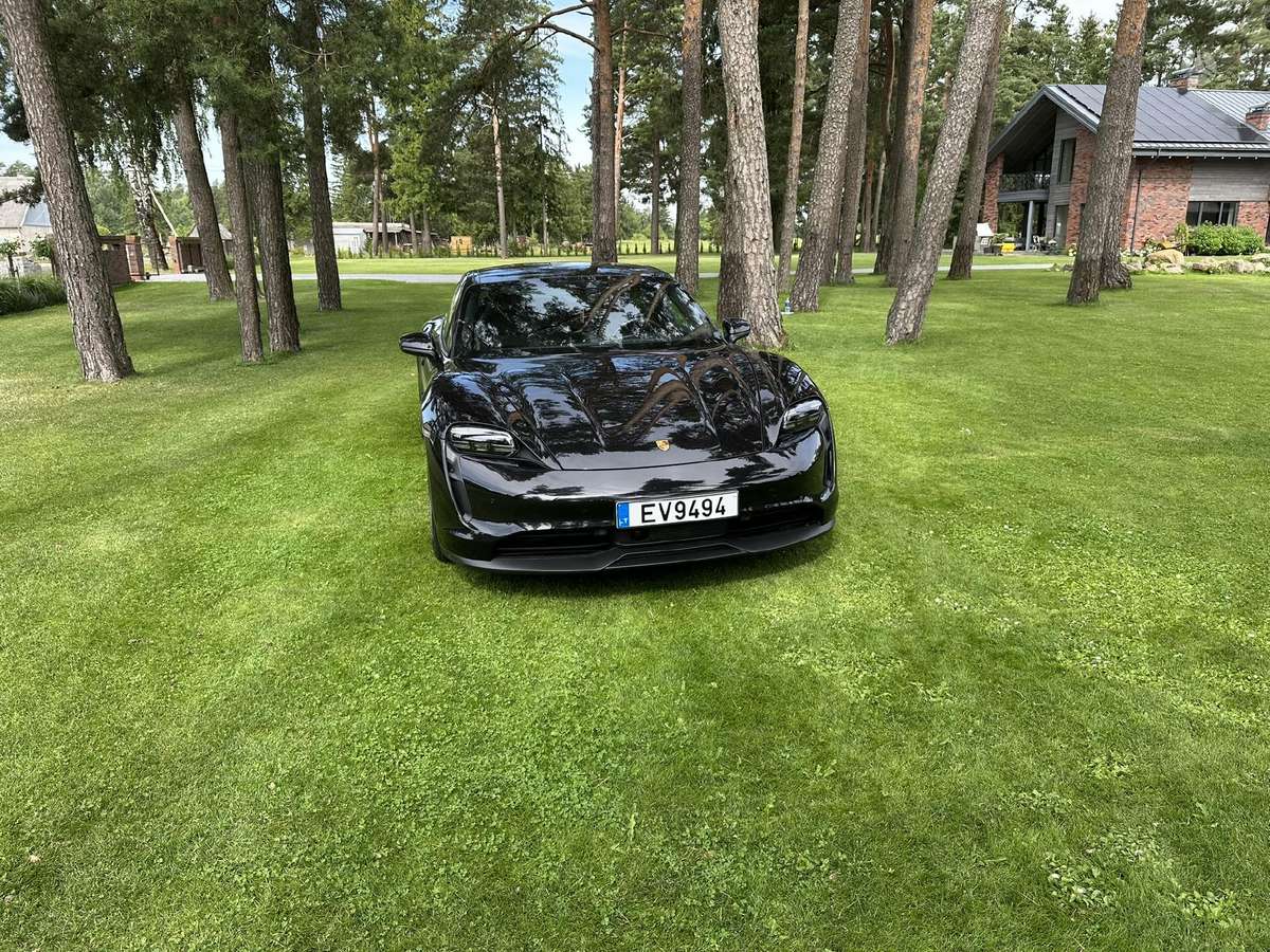 Porsche Taycan - 7