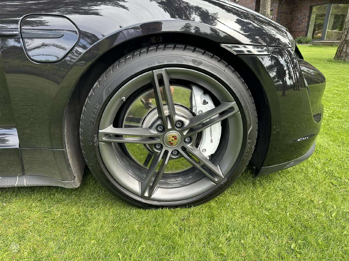 Porsche Taycan - 9