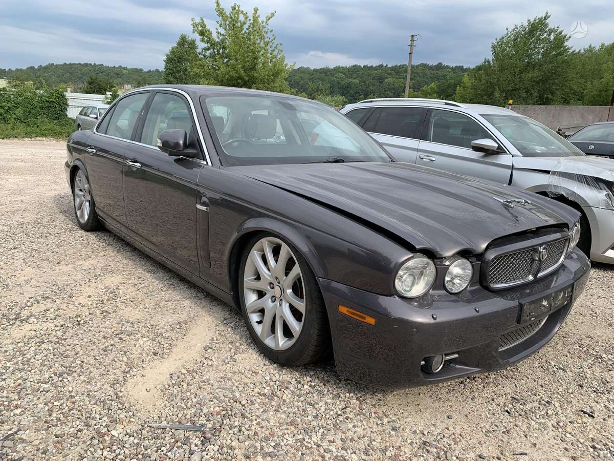 Jaguar XJ