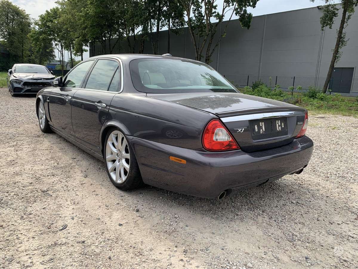 Jaguar XJ
