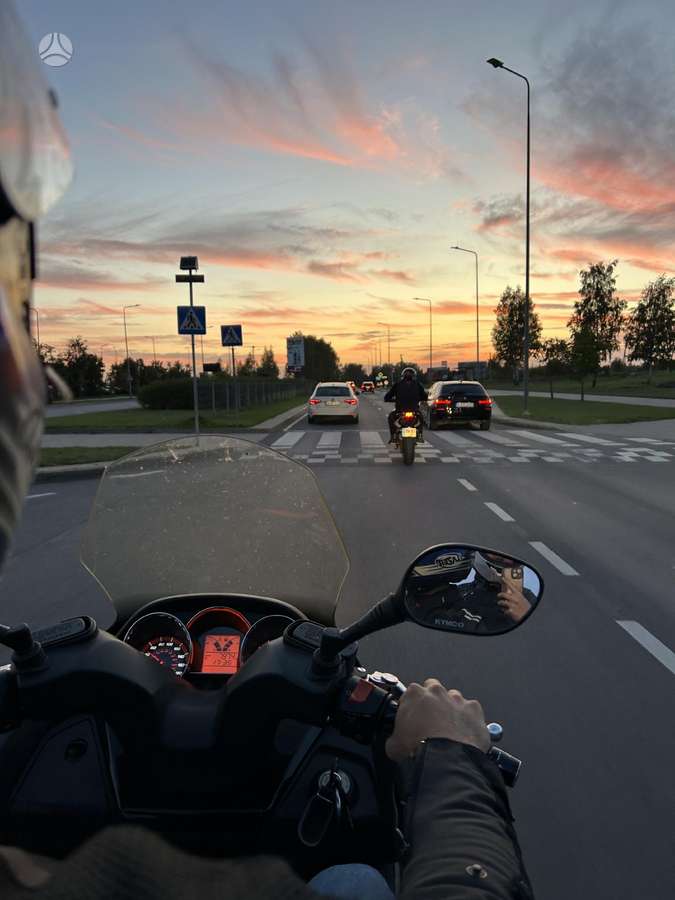 Kymco Downtown 300cc, мотороллеры / мопеды