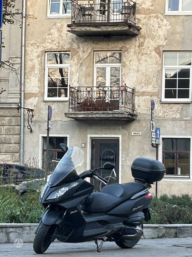 Kymco Downtown 300cc, scooters / mopeds