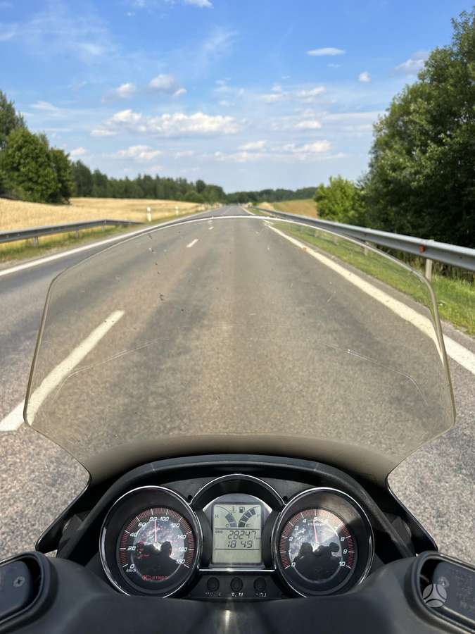 Kymco Downtown 300cc, мотороллеры / мопеды