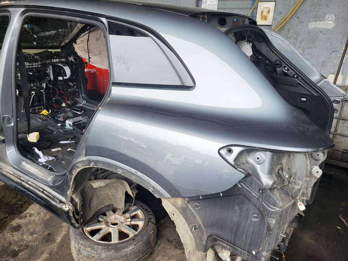 Mercedes-Benz EQS kėbulo dalys