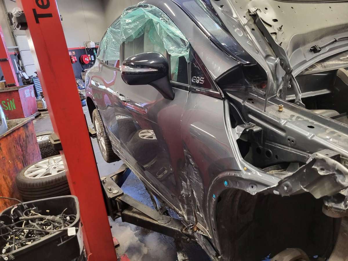 Mercedes-Benz EQS kėbulo dalys