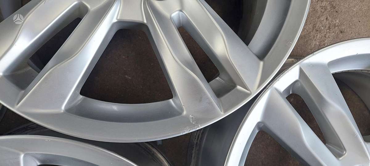 Volvo, lengvojo lydinio, R17