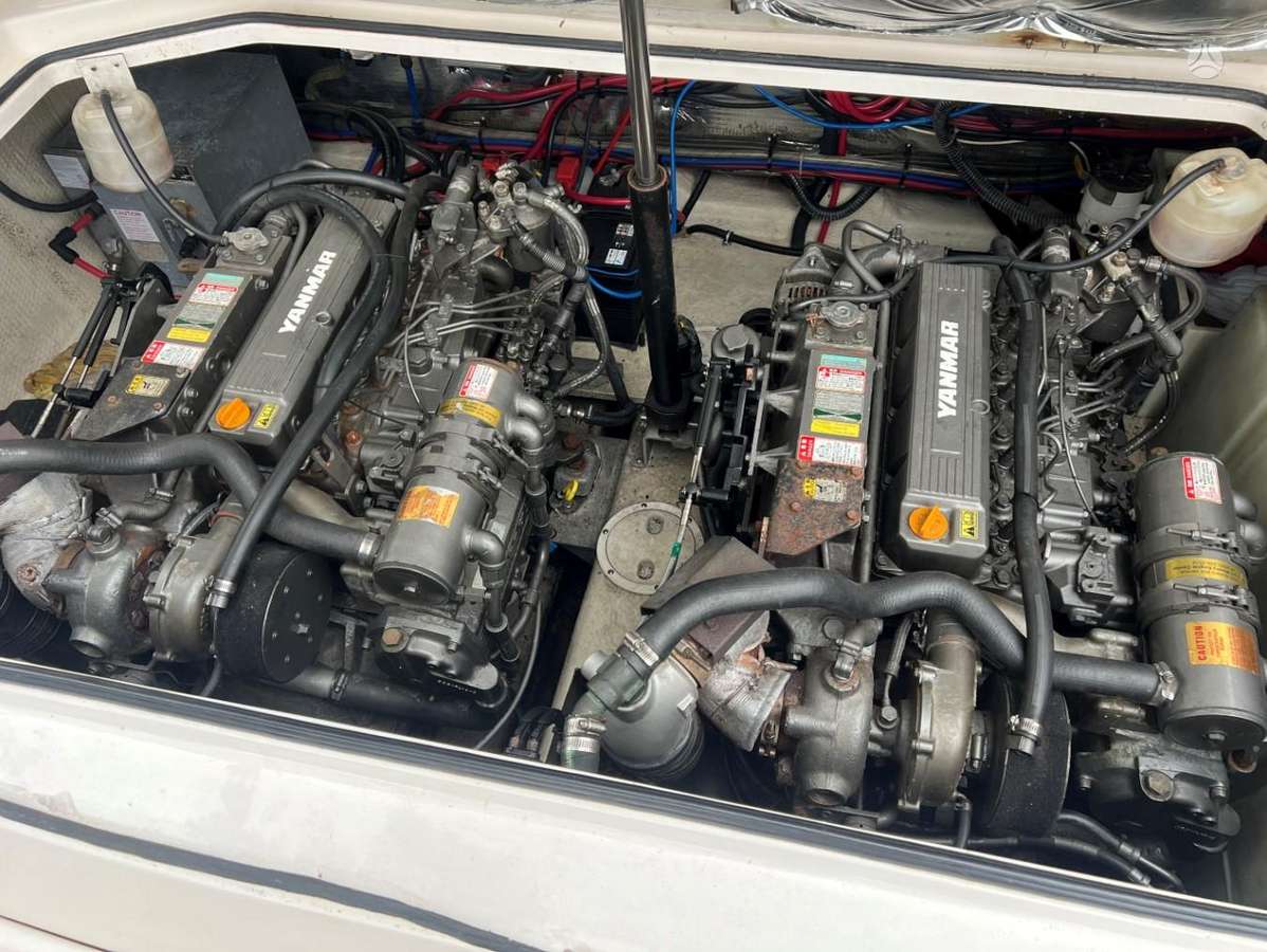 REGAL 3060 COMMODORE, яхты / катера