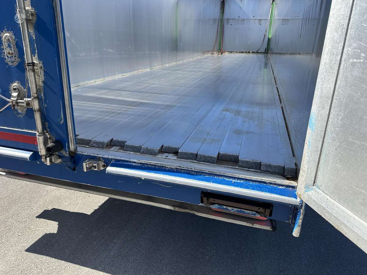 Kraker CF200, with moving floor