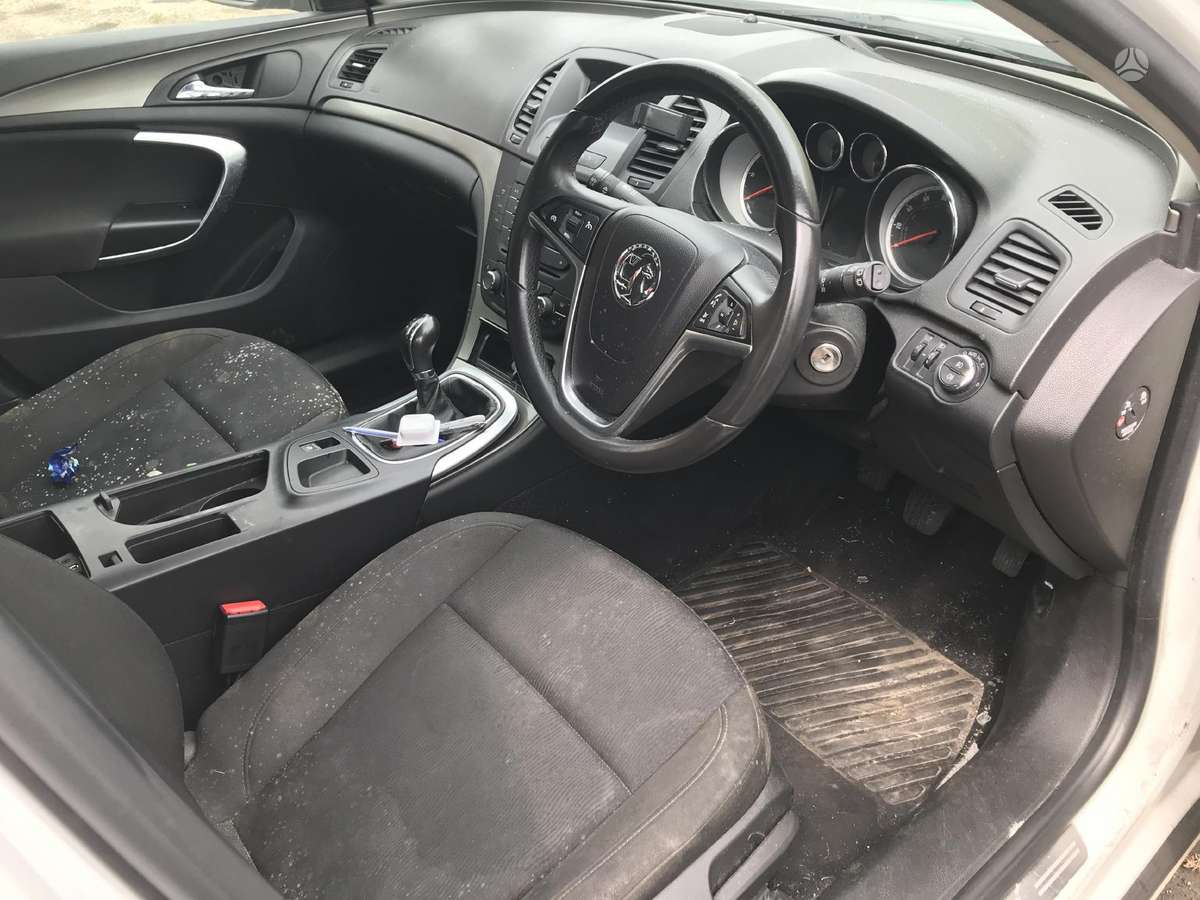 Opel Insignia dalimis
