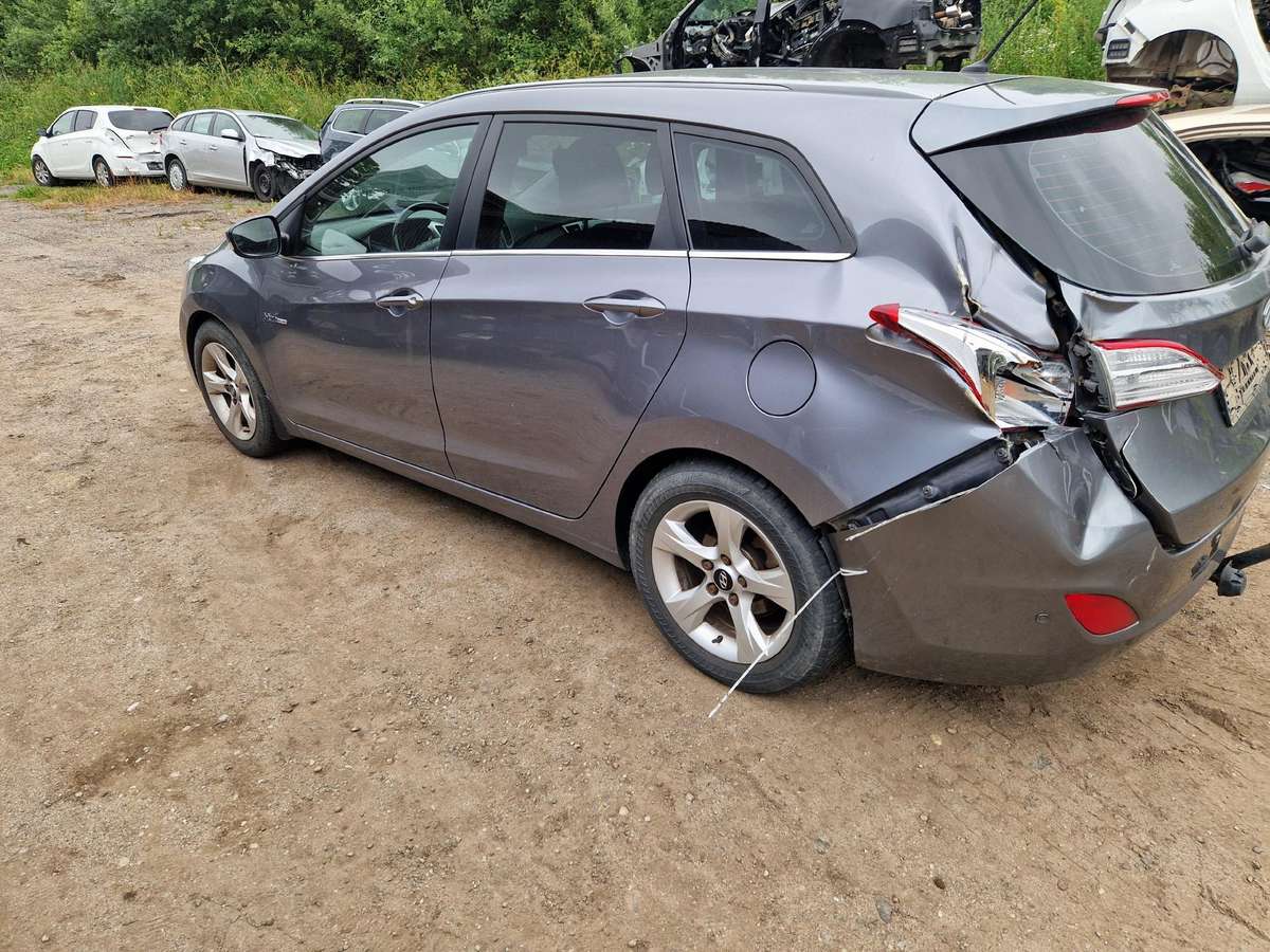 Hyundai i30 dalimis