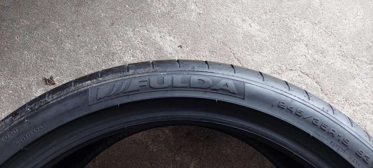 Fulda, vasaras 245/35 R19