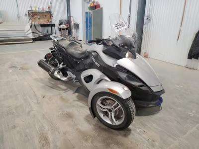 Can-Am Spyder, трициклы