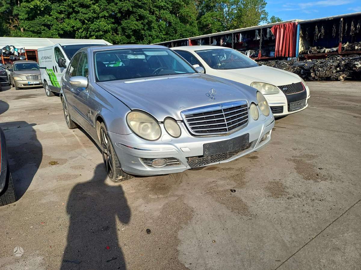 Mercedes-Benz E320 dalimis