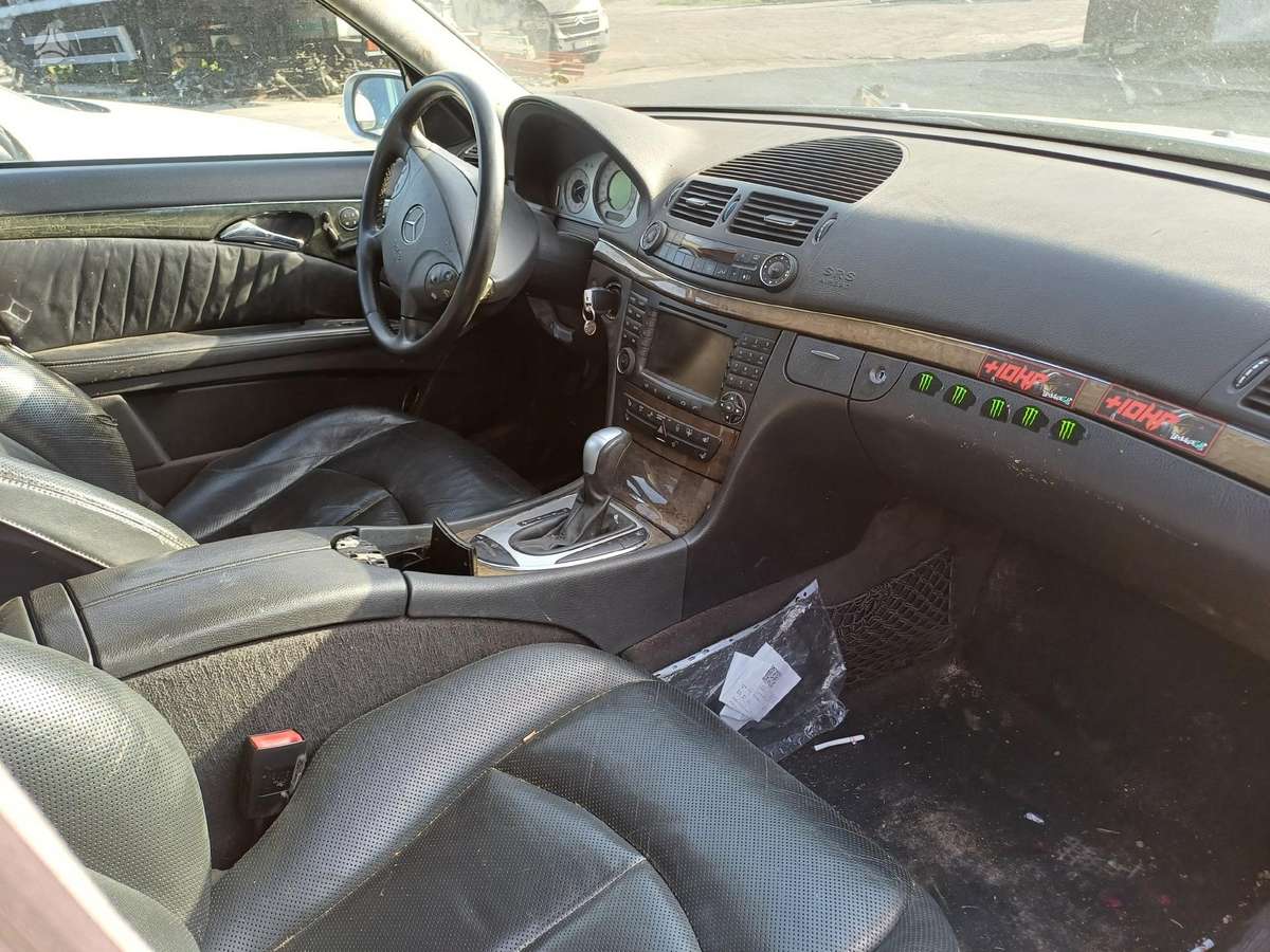 Mercedes-Benz E320 по частям