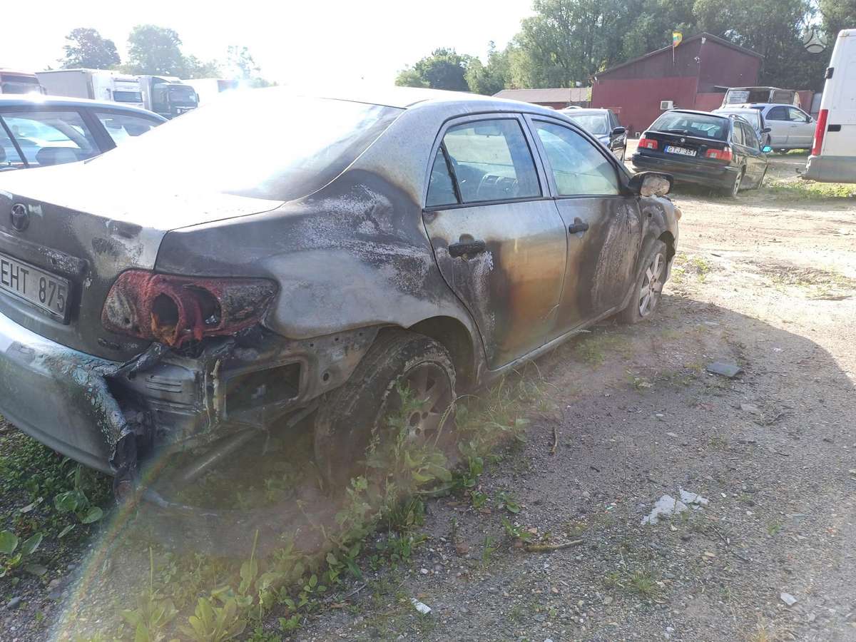 Toyota Corolla dalimis
