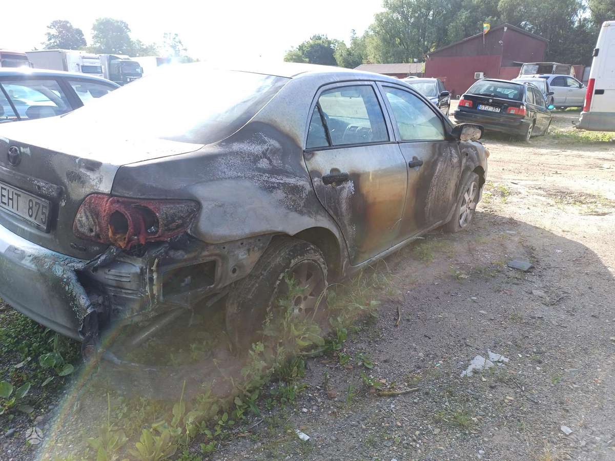 Toyota Corolla по частям