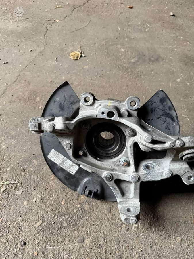 Dodge Challenger variklio detalės