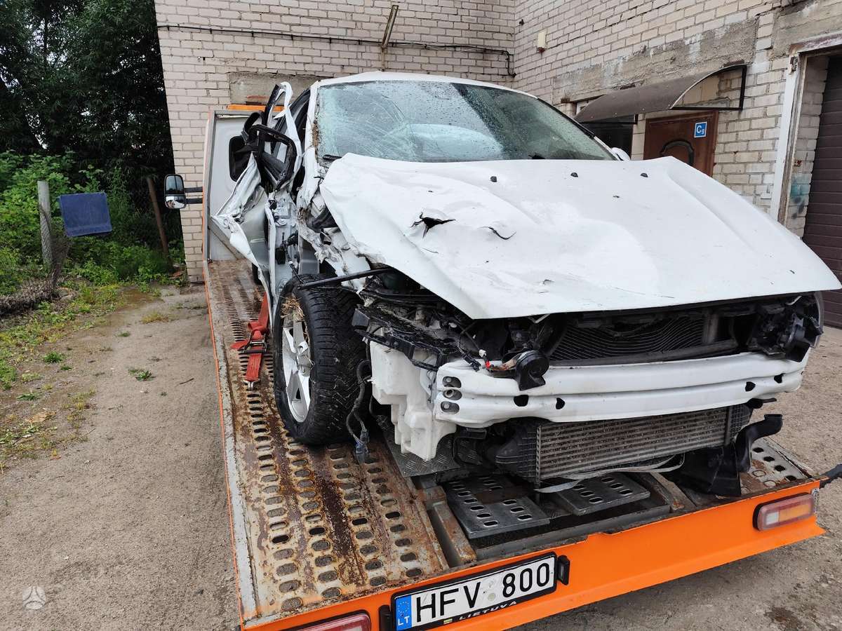 Volvo V40 по частям