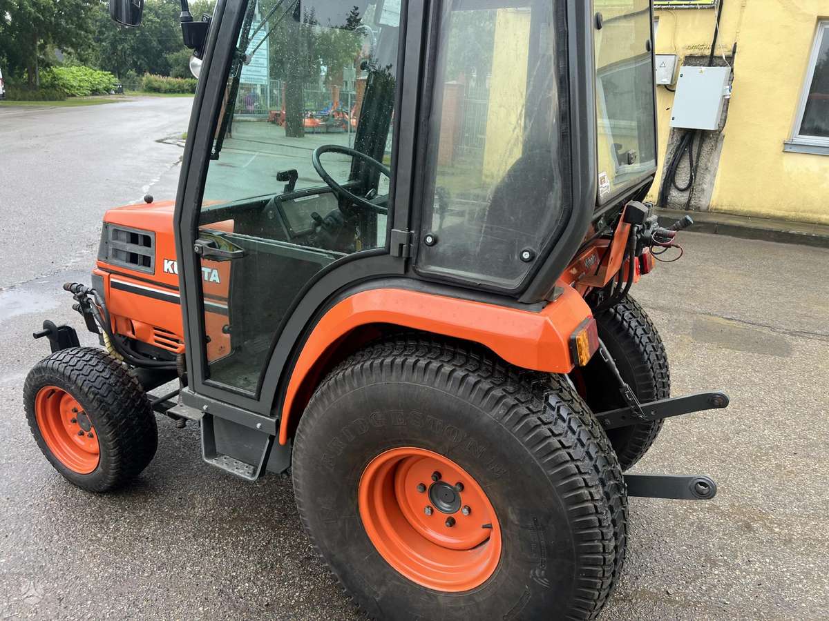 Kubota ST-30, тракторы