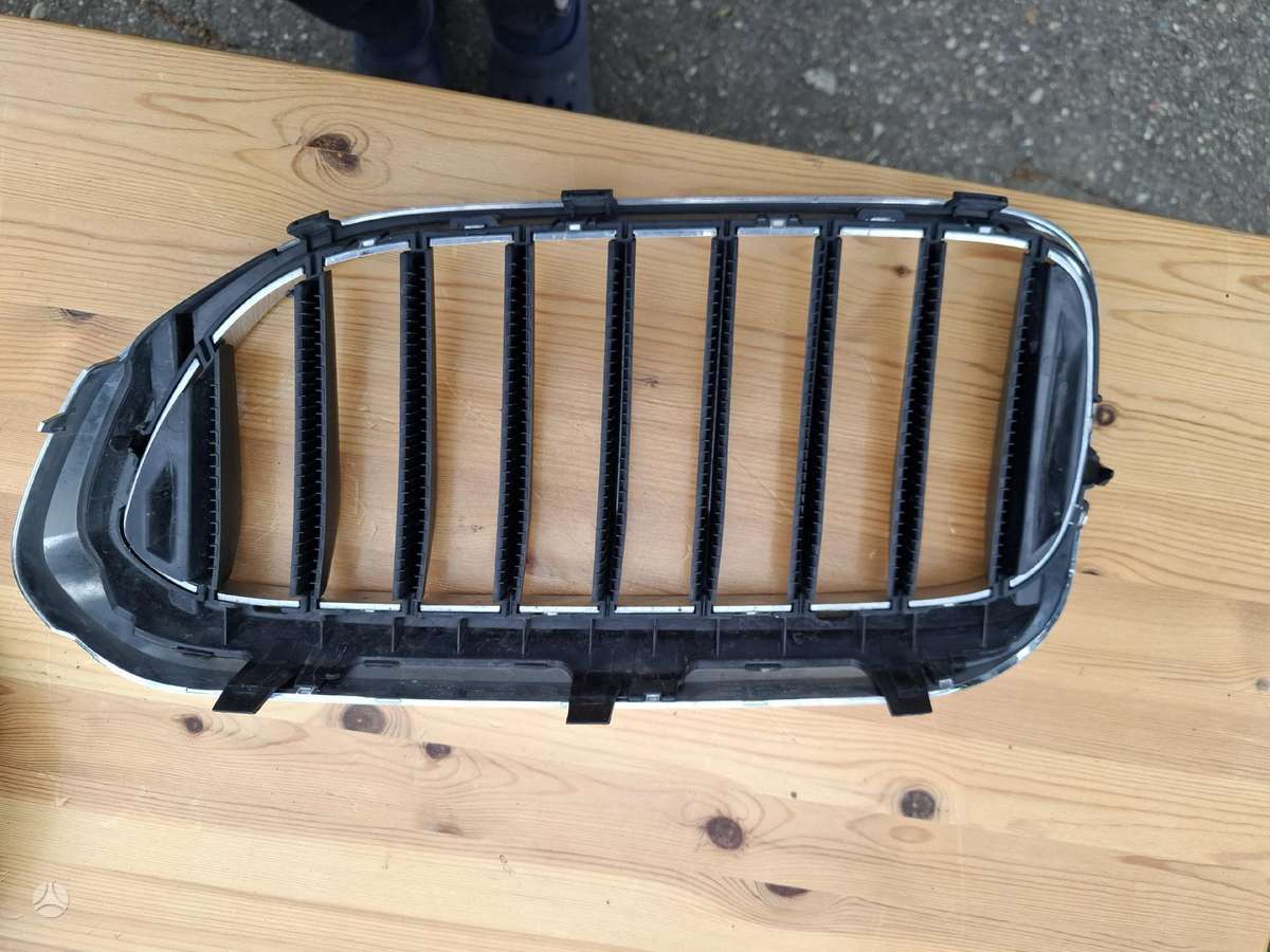 BMW 5 serija front grill