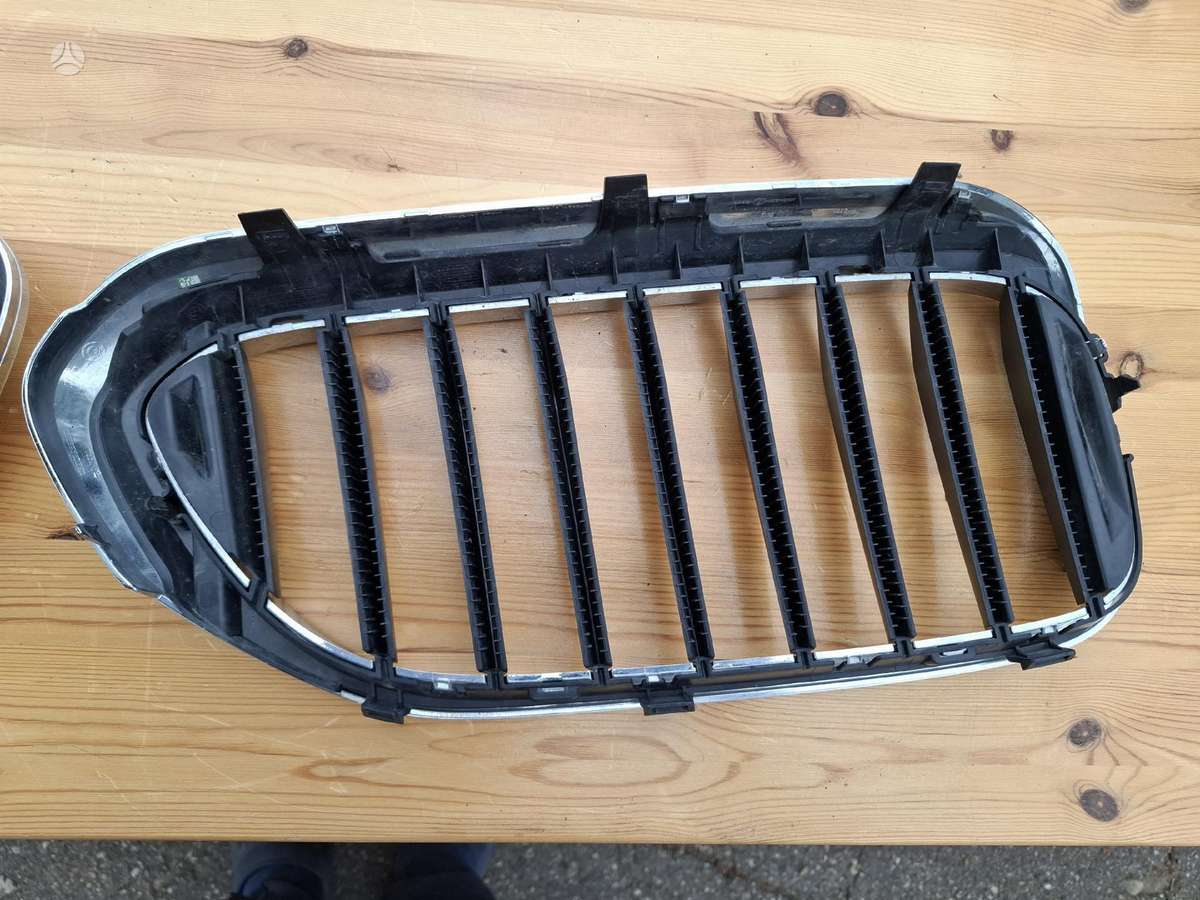 BMW 5 serija front grill