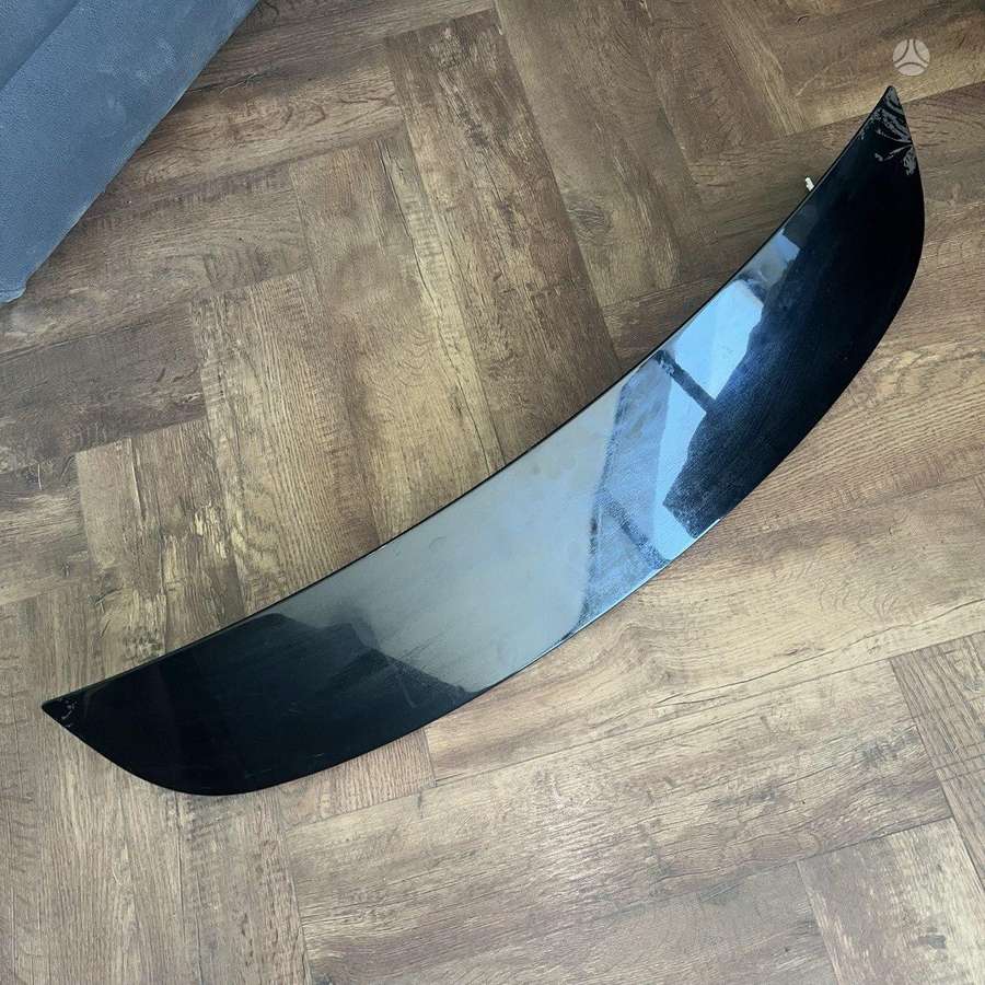 Tesla Model X spoileri