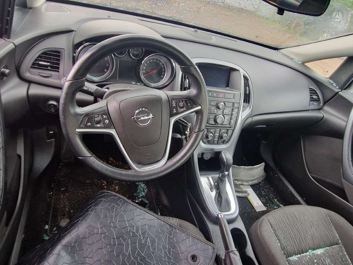 Opel Astra dalimis