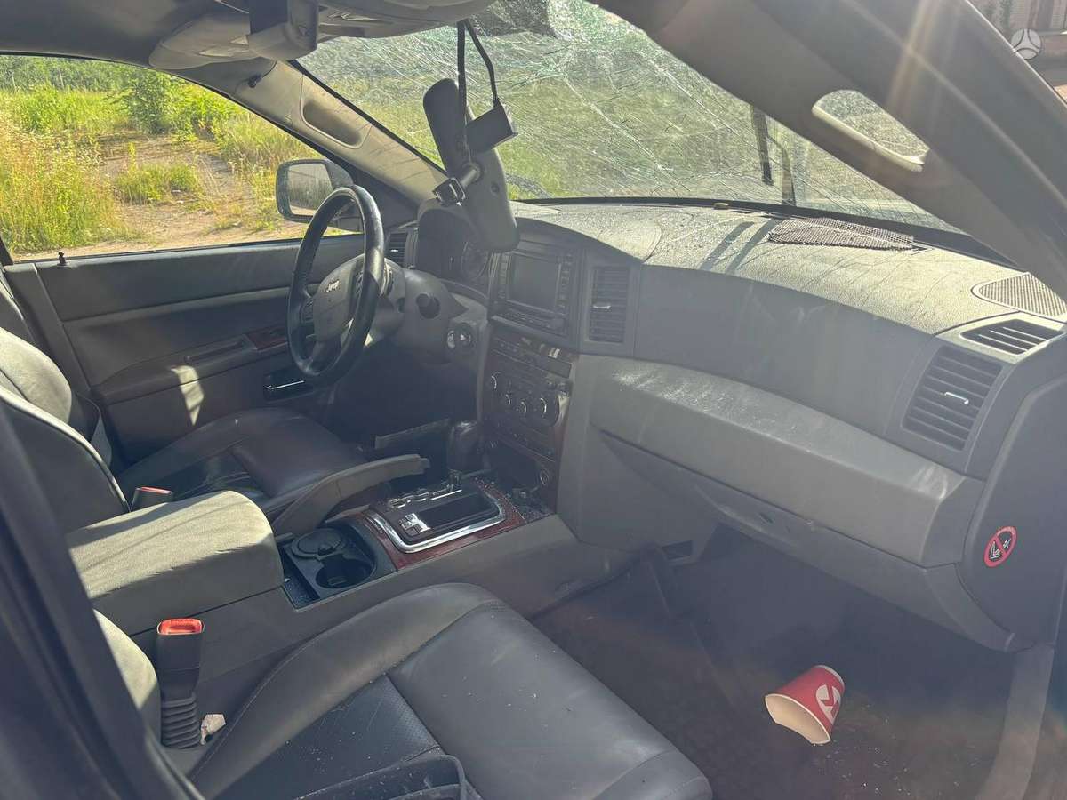 Jeep Grand Cherokee dalimis