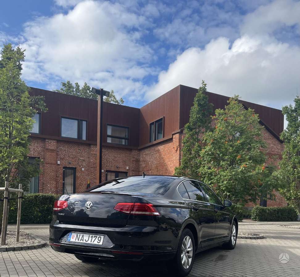 Volkswagen Passat, Седан