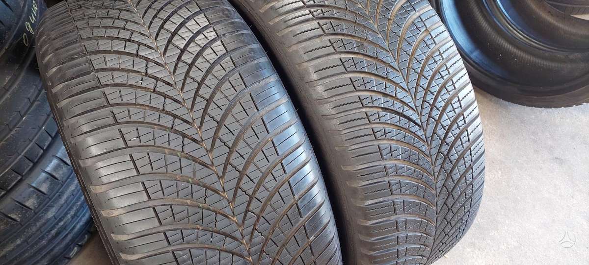 Goodyear, all-season 255/40 R20