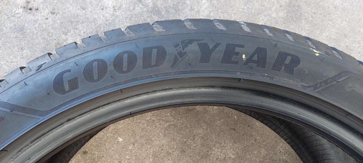 Goodyear, all-season 255/40 R20