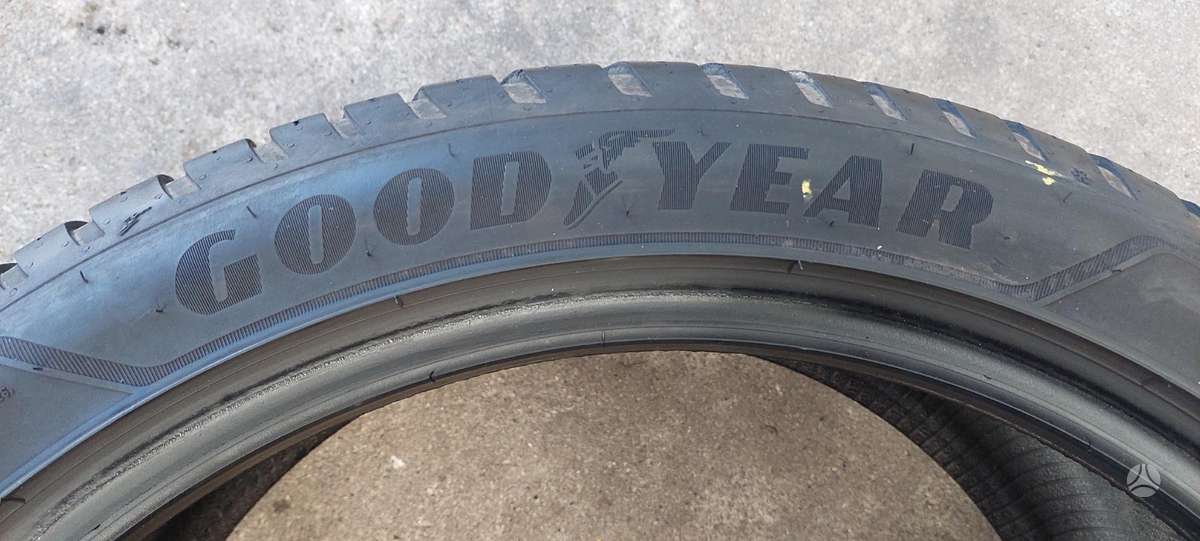 Goodyear, universalios 255/40 R20