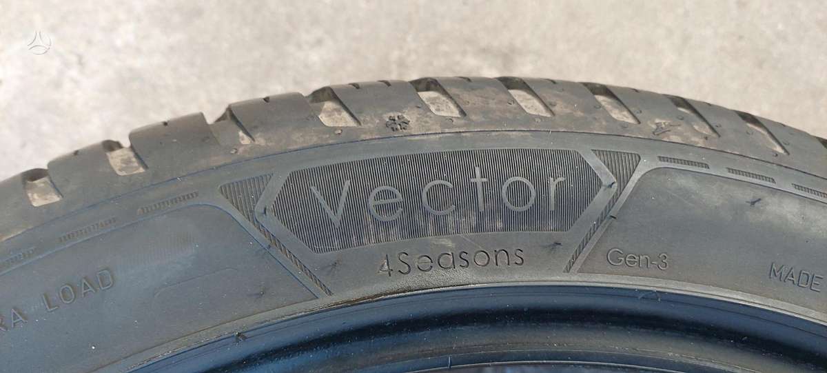 Goodyear, all-season 255/40 R20