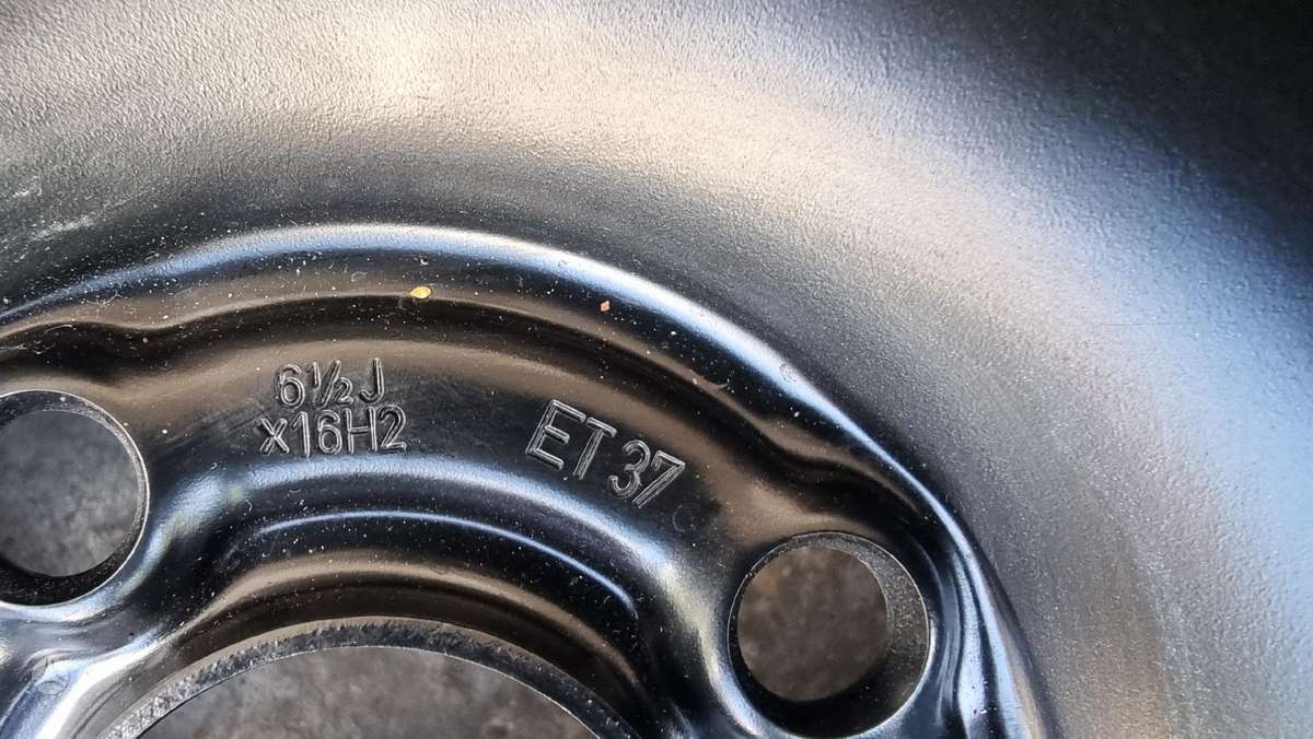 MINI Cooper, tērauda apzīmogoti, R16