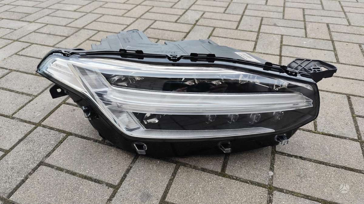 Volvo XC90 žibintai