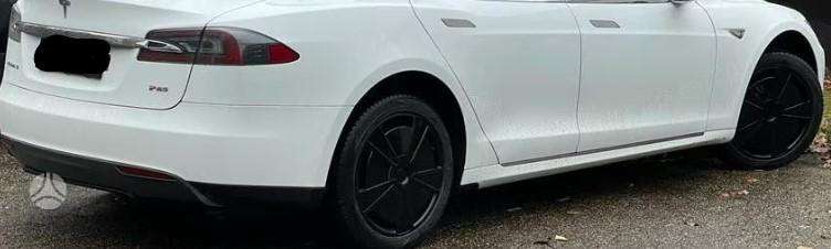 Tesla Model S Auto ardomas platesnė info telefonu