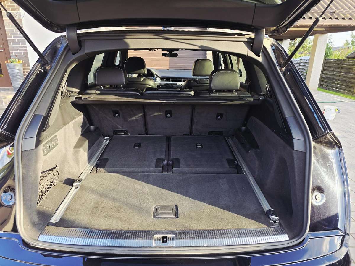Audi Q7, 3.0 l., off-road / crossover