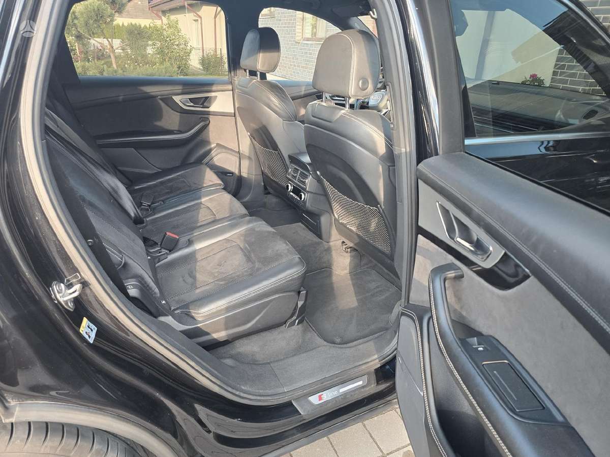 Audi Q7, 3.0 l., off-road / crossover