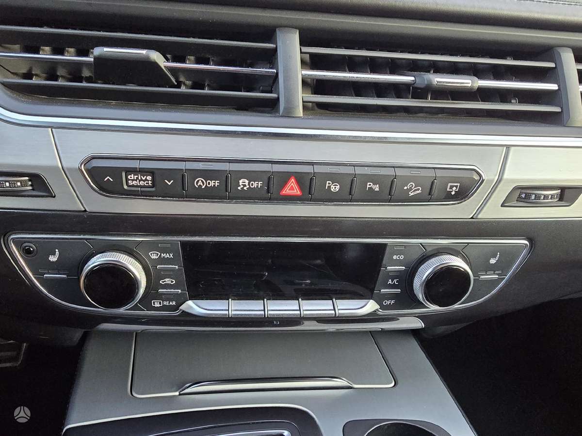 Audi Q7, 3.0 l., off-road / crossover