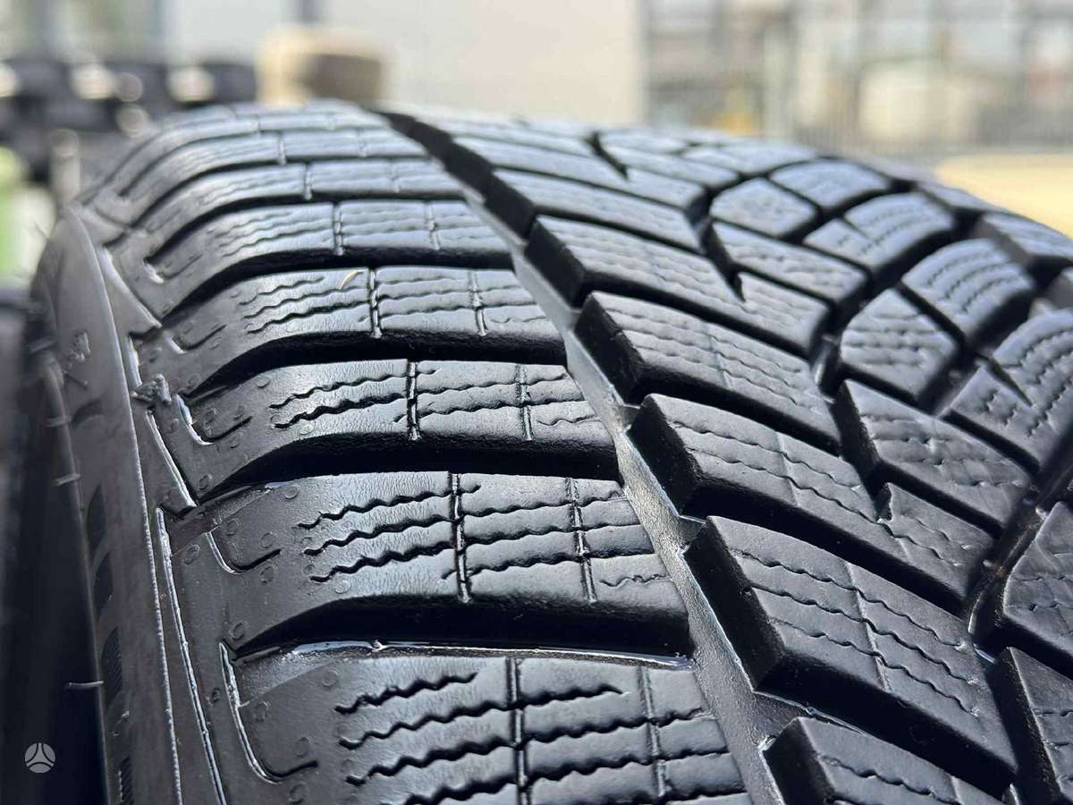 Goodyear ULTRAGRIP PERF., winter 215/40 R18