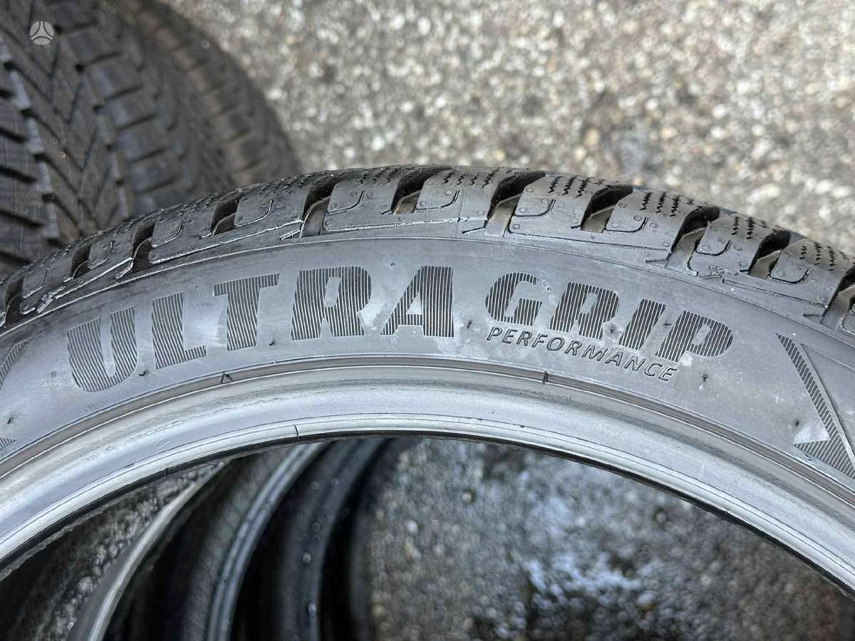 Goodyear ULTRAGRIP PERF., зимние 215/40 R18
