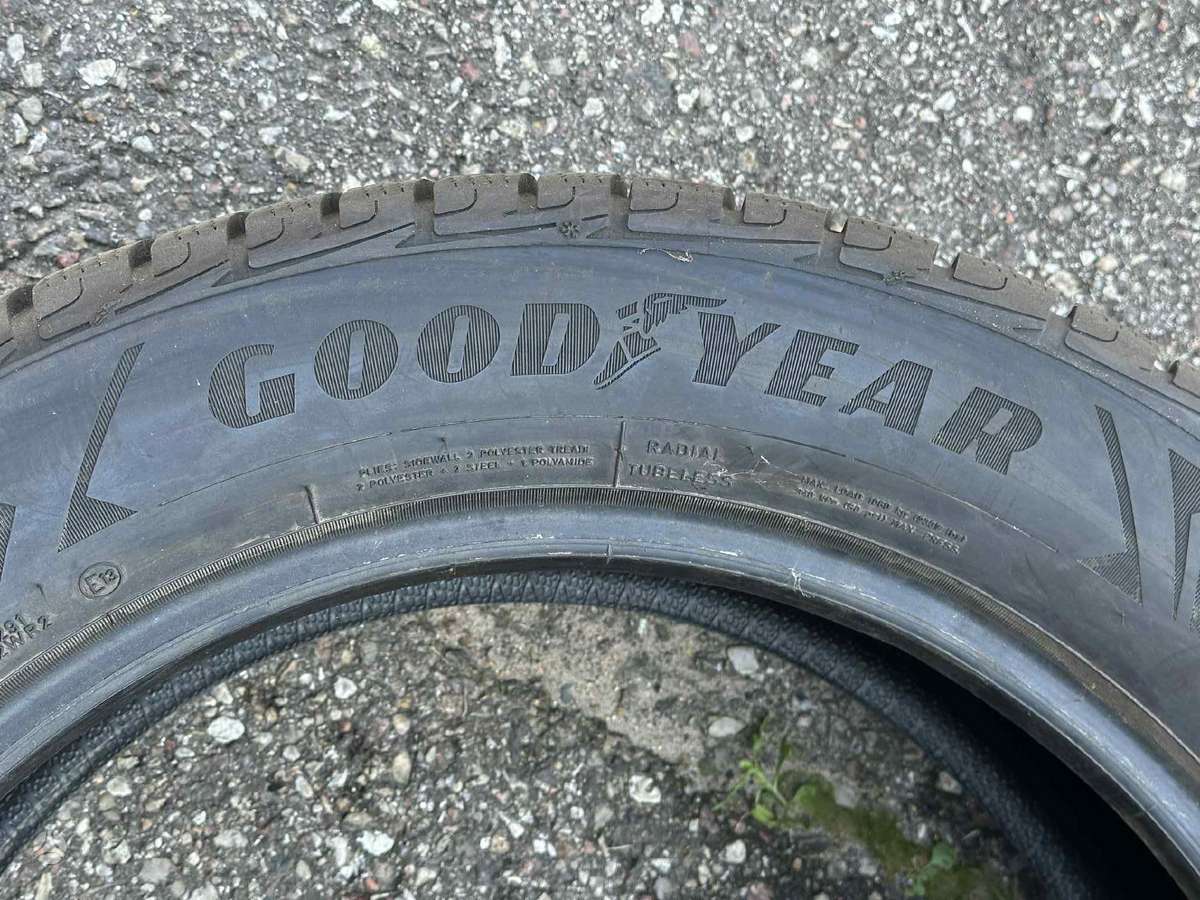 Goodyear ULTRAGRIP PERF. | 1 VNT., winter 255/55 R20